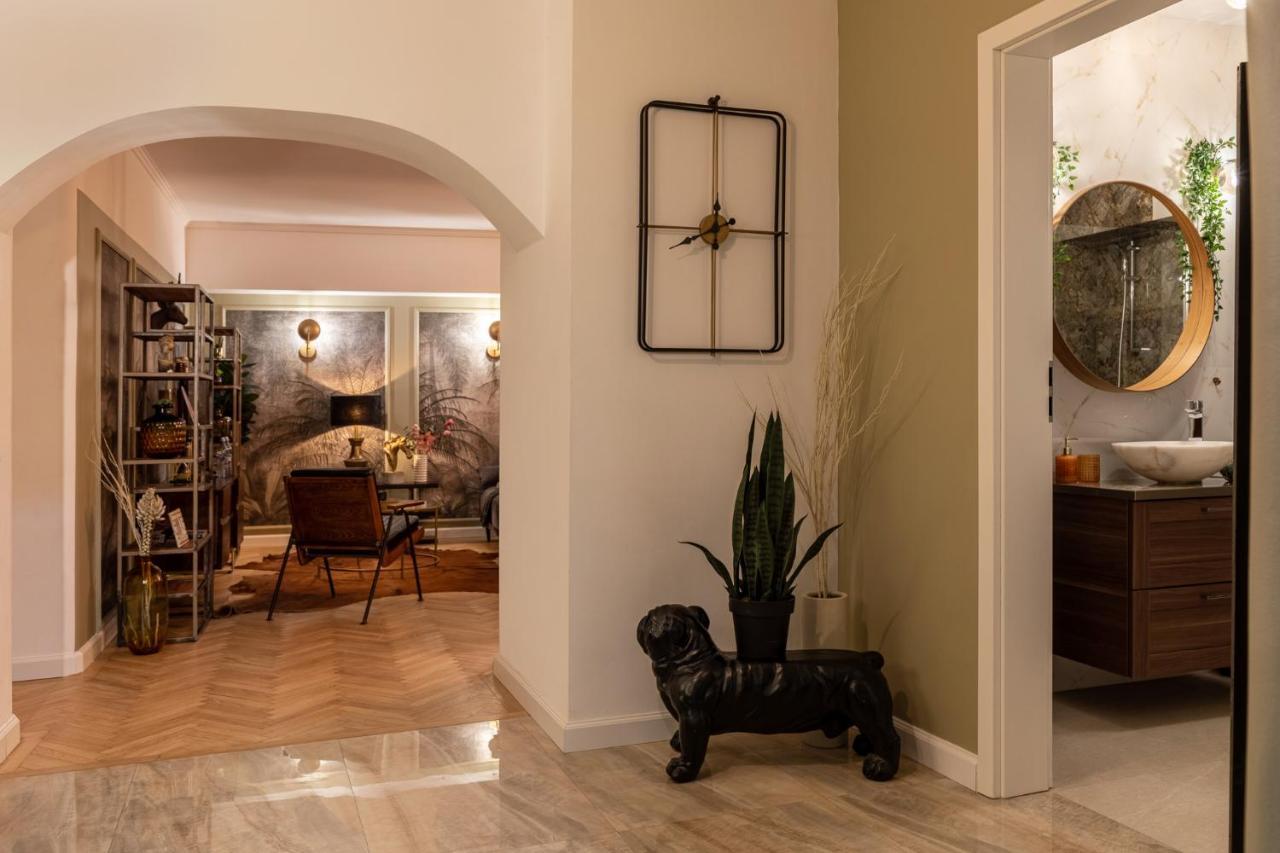 Bagheera'S Den Villa Bukares Bagian luar foto